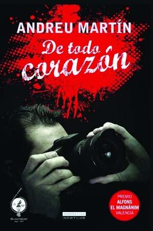 Vorderes Coverbild De todo corazón : un cadáver, un asesino y muchos sospechosos