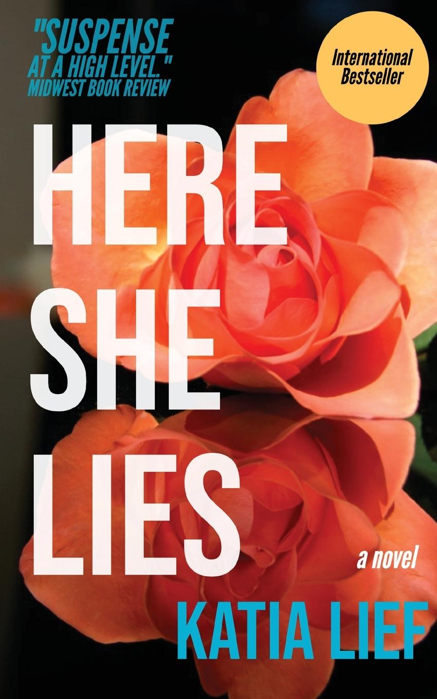 Vorderes Coverbild Here She Lies