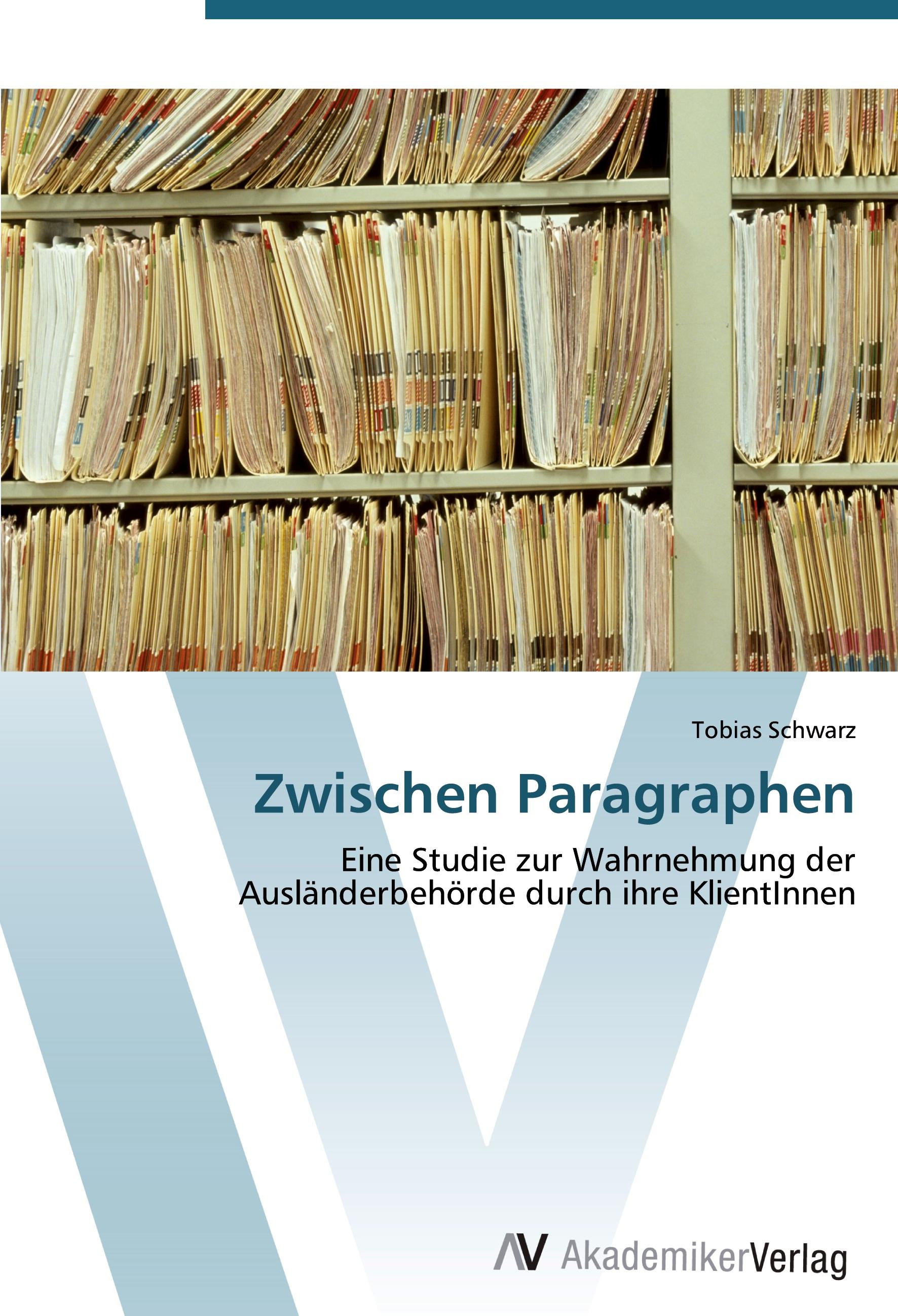 Vorderes Coverbild Zwischen Paragraphen