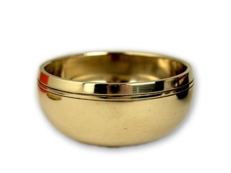 Beispielinhalt (Bild) Kleine hochglanz Klangschale in orangefarbiger Box mit Buddha-Aufdruck