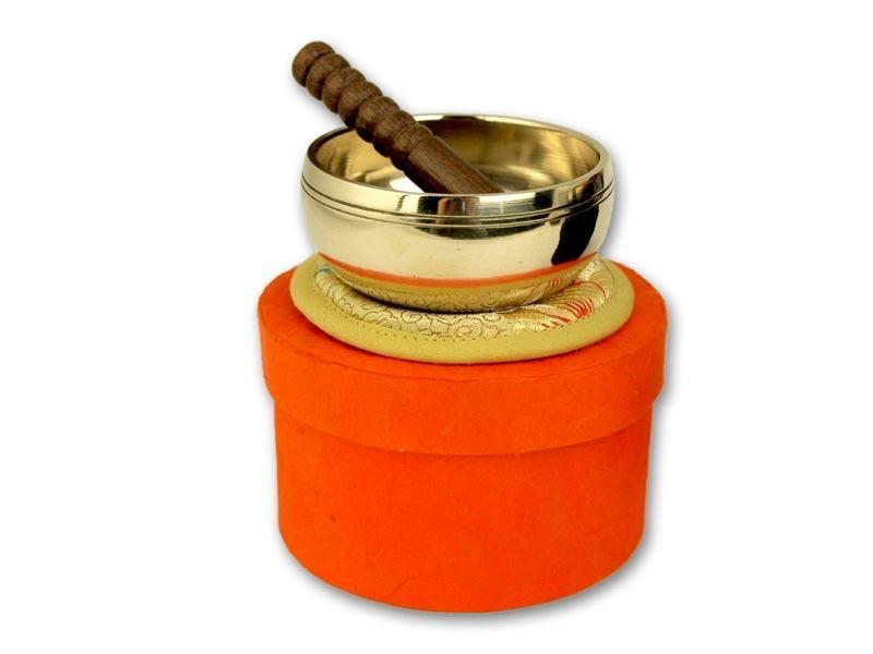 Beispielinhalt (Bild) Kleine hochglanz Klangschale in orangefarbiger Box mit Buddha-Aufdruck