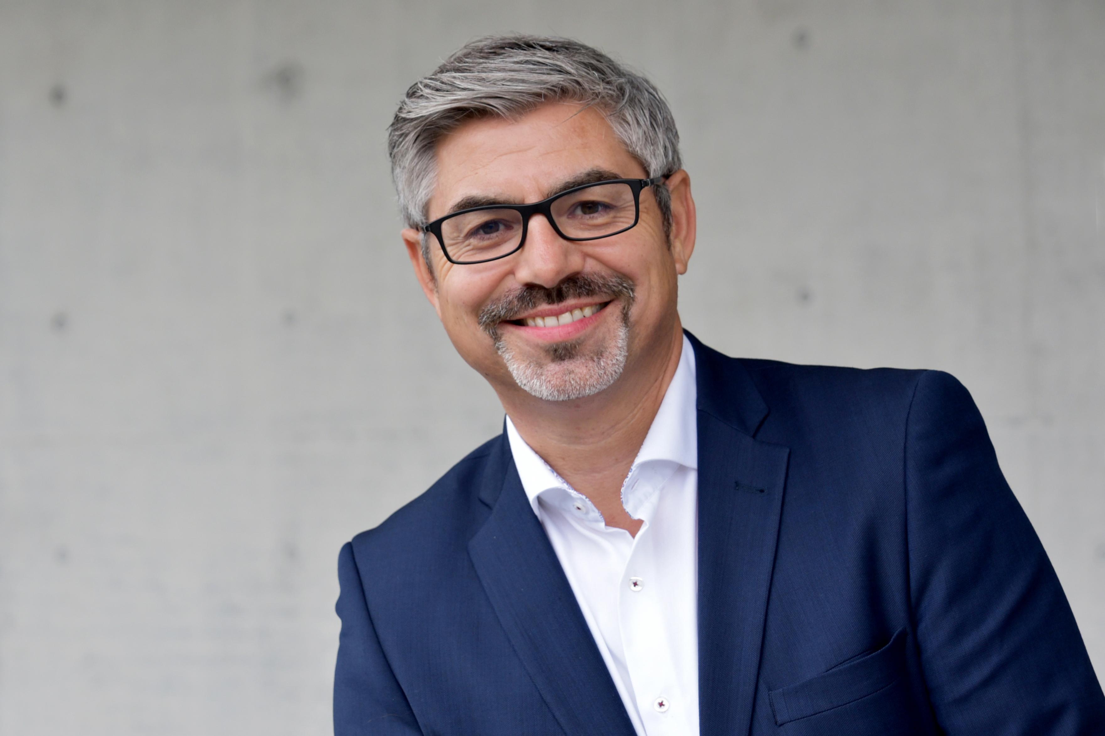 Autorenbild 100 Fragen, die Ihre Beziehung retten