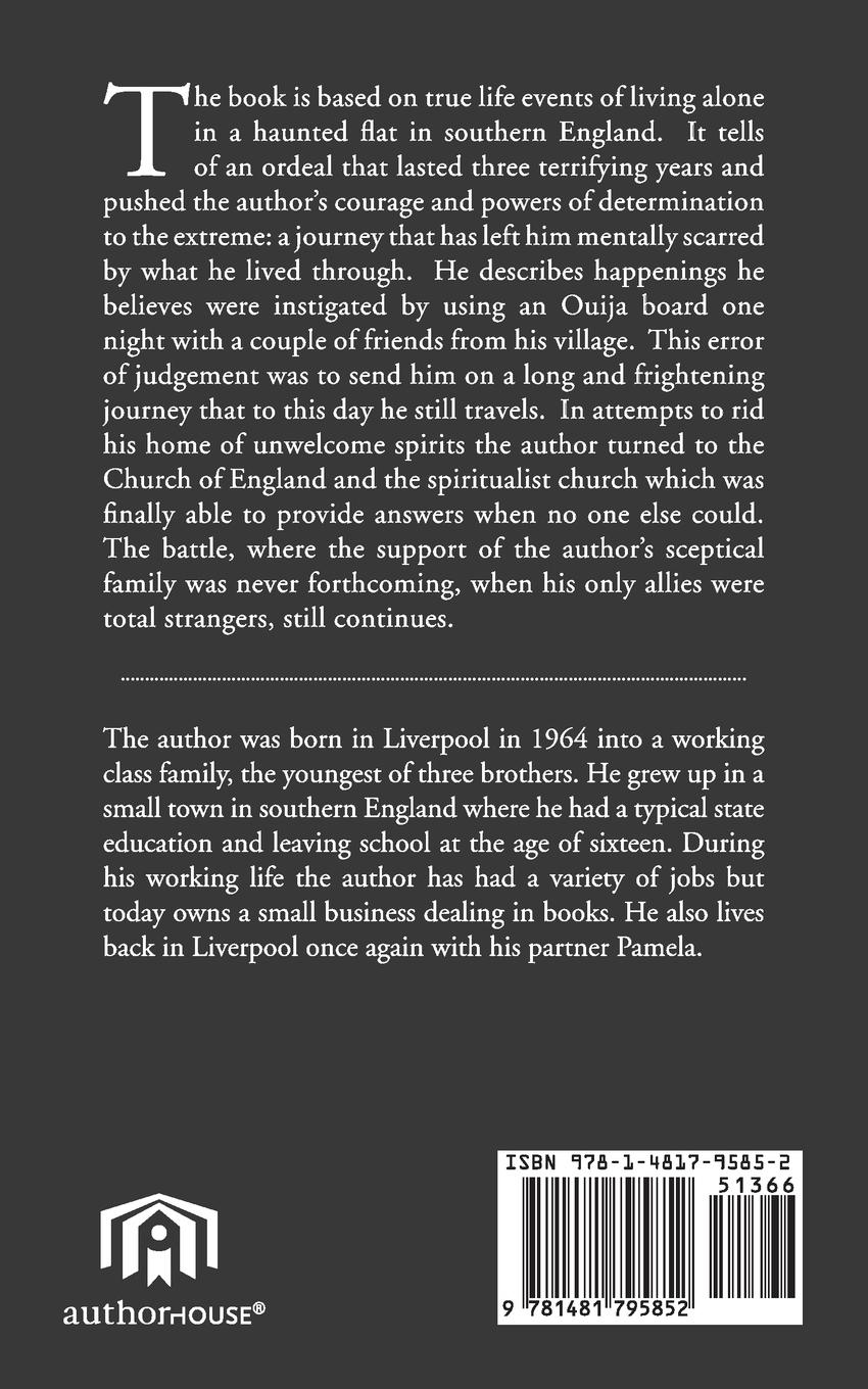 Rückseitencover Living with Ghosts