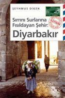 Vorderes Coverbild Sirrini Surlarina Fisildayan Sehir Diyarbakir
