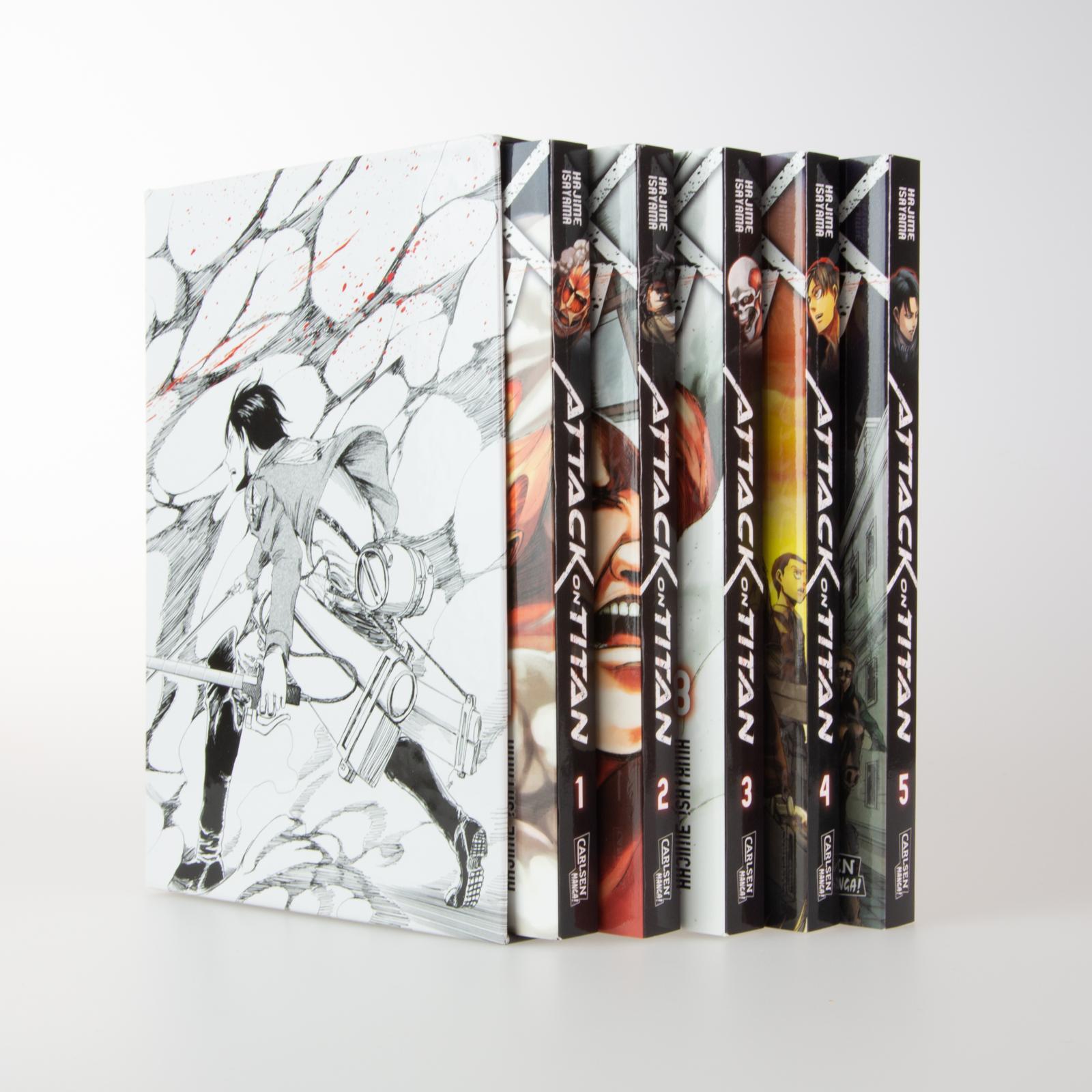 Beispielinhalt (Bild) Attack on Titan, Bände 1-5 im Sammelschuber mit Extra