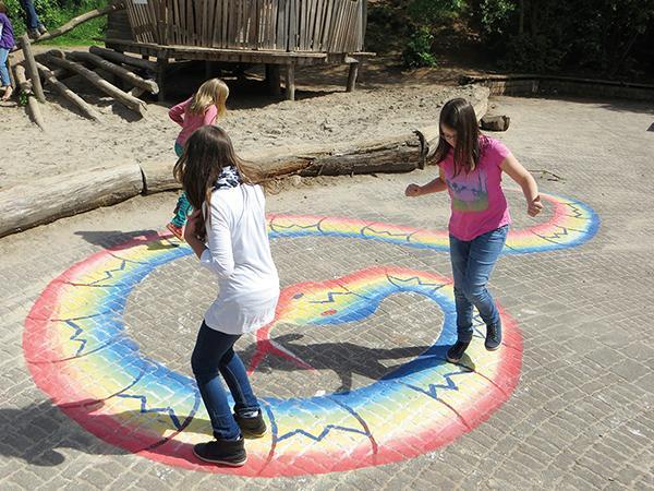 Beispielinhalt (Bild) Hüpf- und Murmelspiele