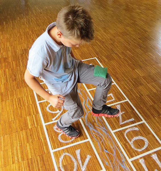 Beispielinhalt (Bild) Hüpf- und Murmelspiele