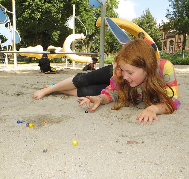 Beispielinhalt (Bild) Hüpf- und Murmelspiele