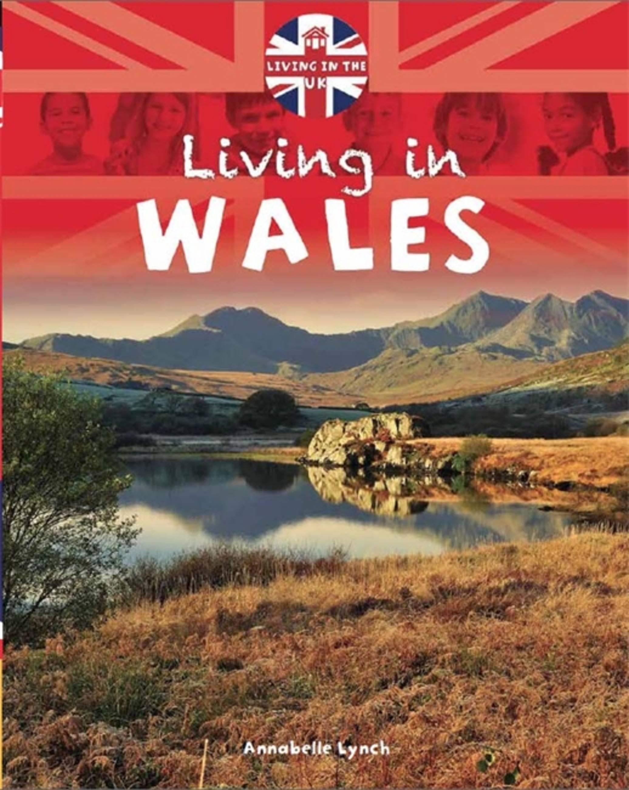 Vorderes Coverbild Living in the Uk: Wales