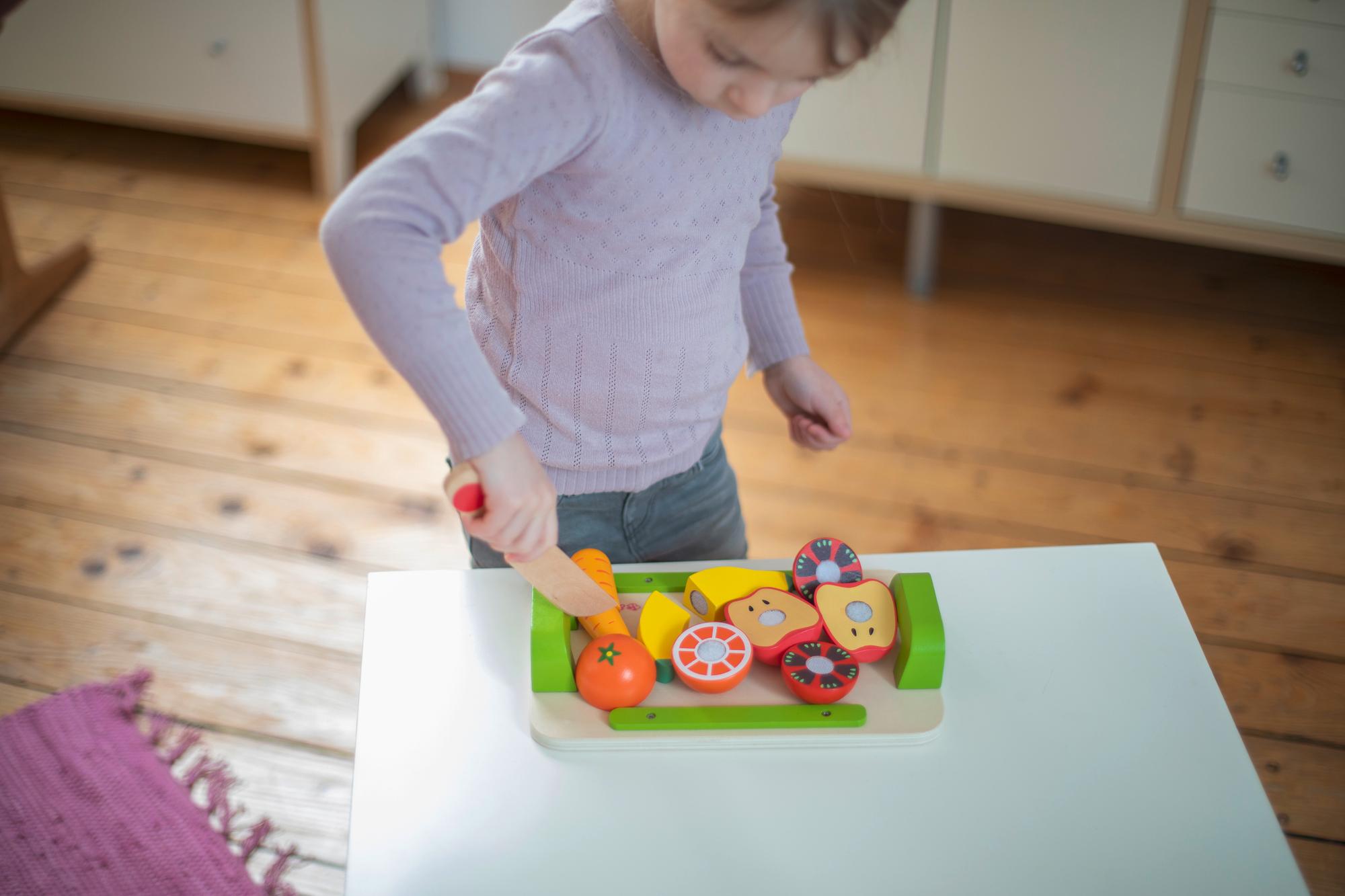 Beispielinhalt (Bild) Eichhorn Schneidebrett Früchte