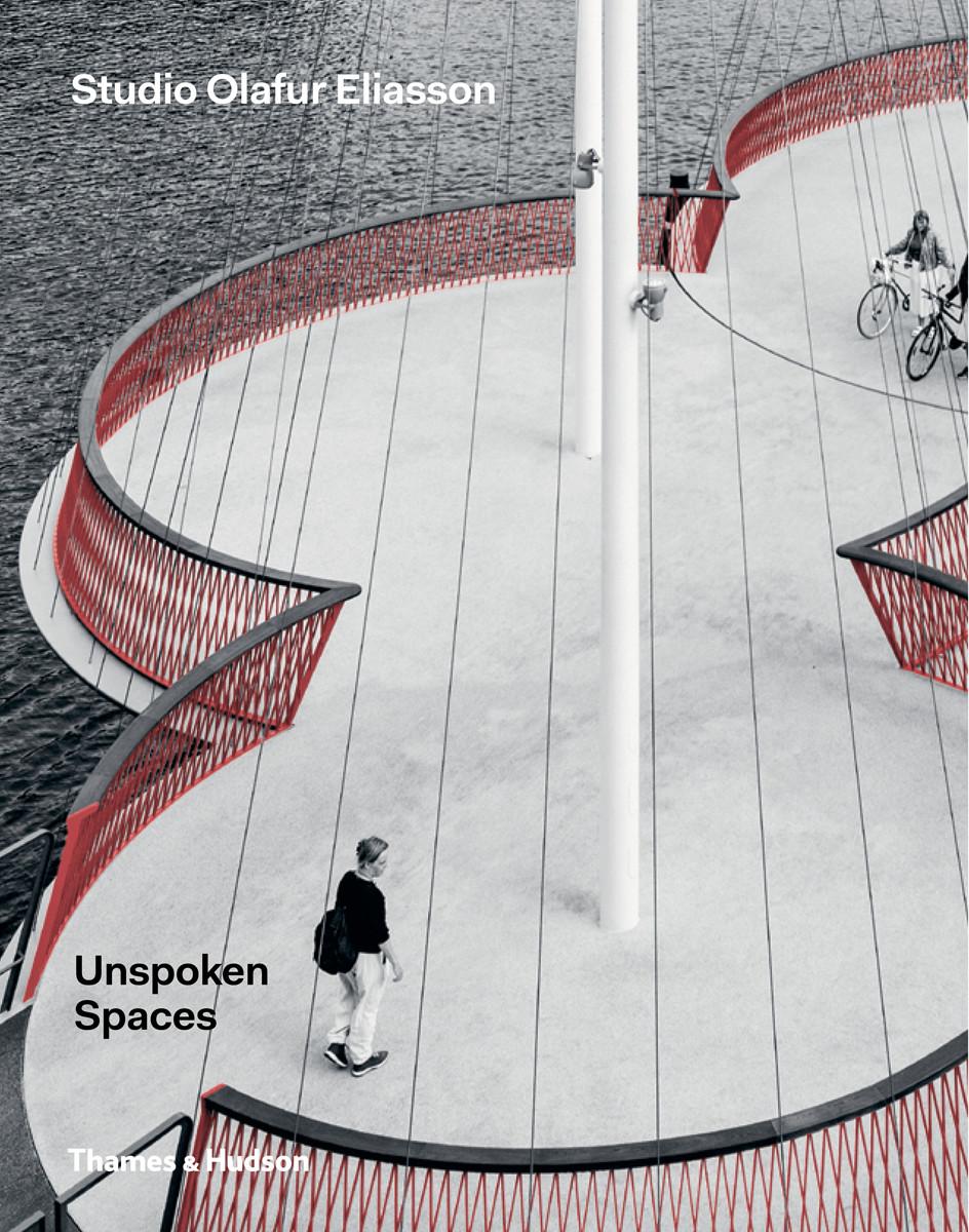 Vorderes Coverbild Unspoken Spaces