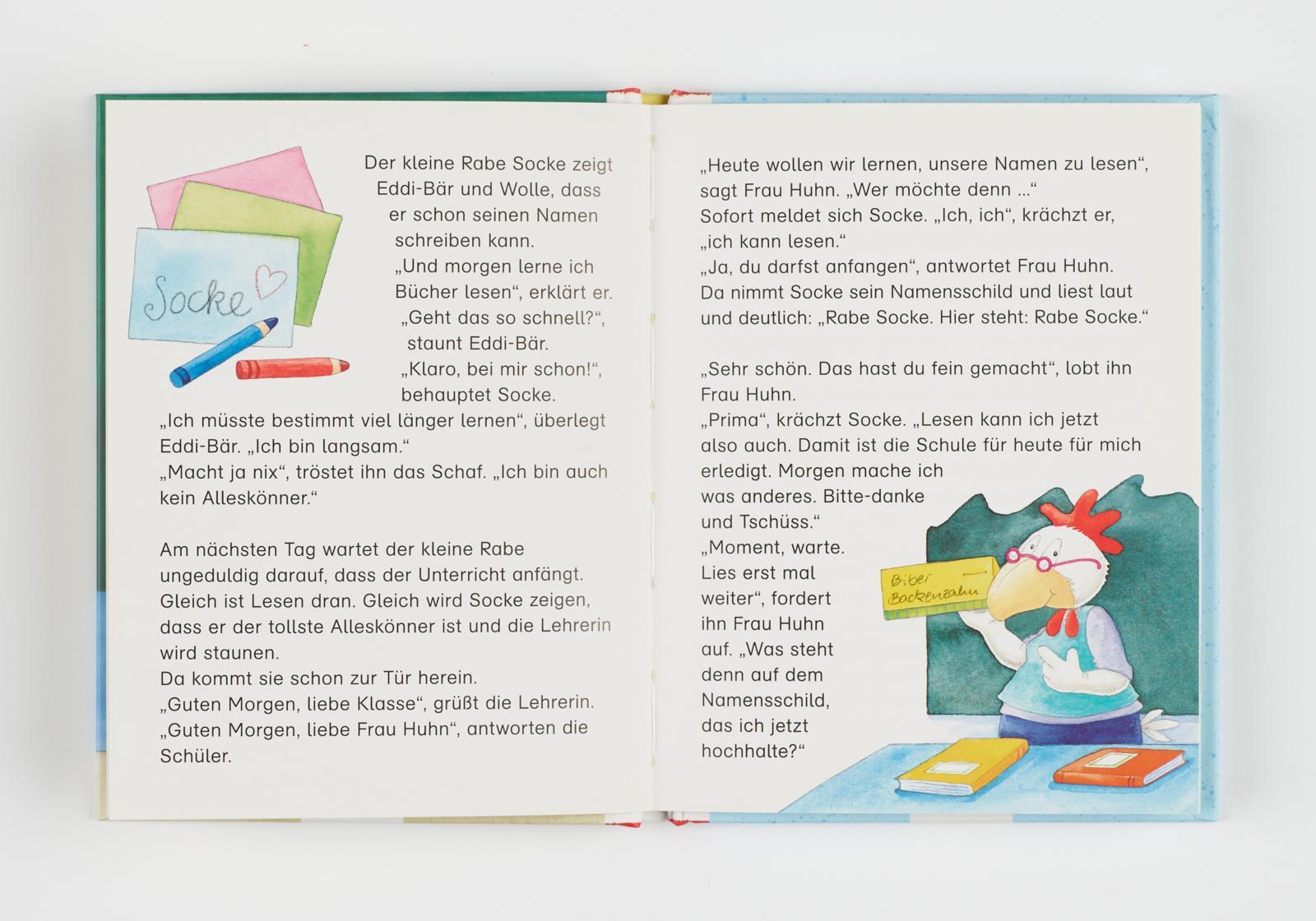 Beispielinhalt (Bild) Der kleine Rabe Socke: Alles Schule - jetzt bin ich da! Drei Schulanfangs-Geschichten vom kleinen Raben Socke