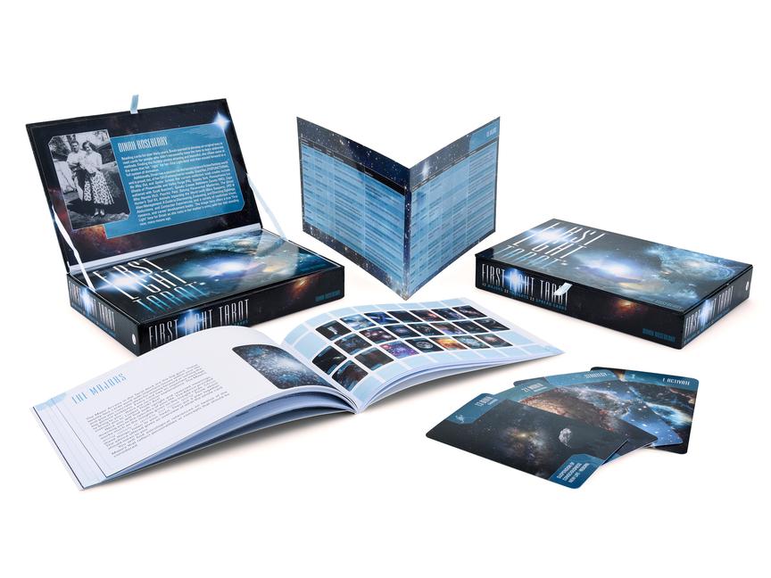 Vorderes Coverbild First Light Tarot