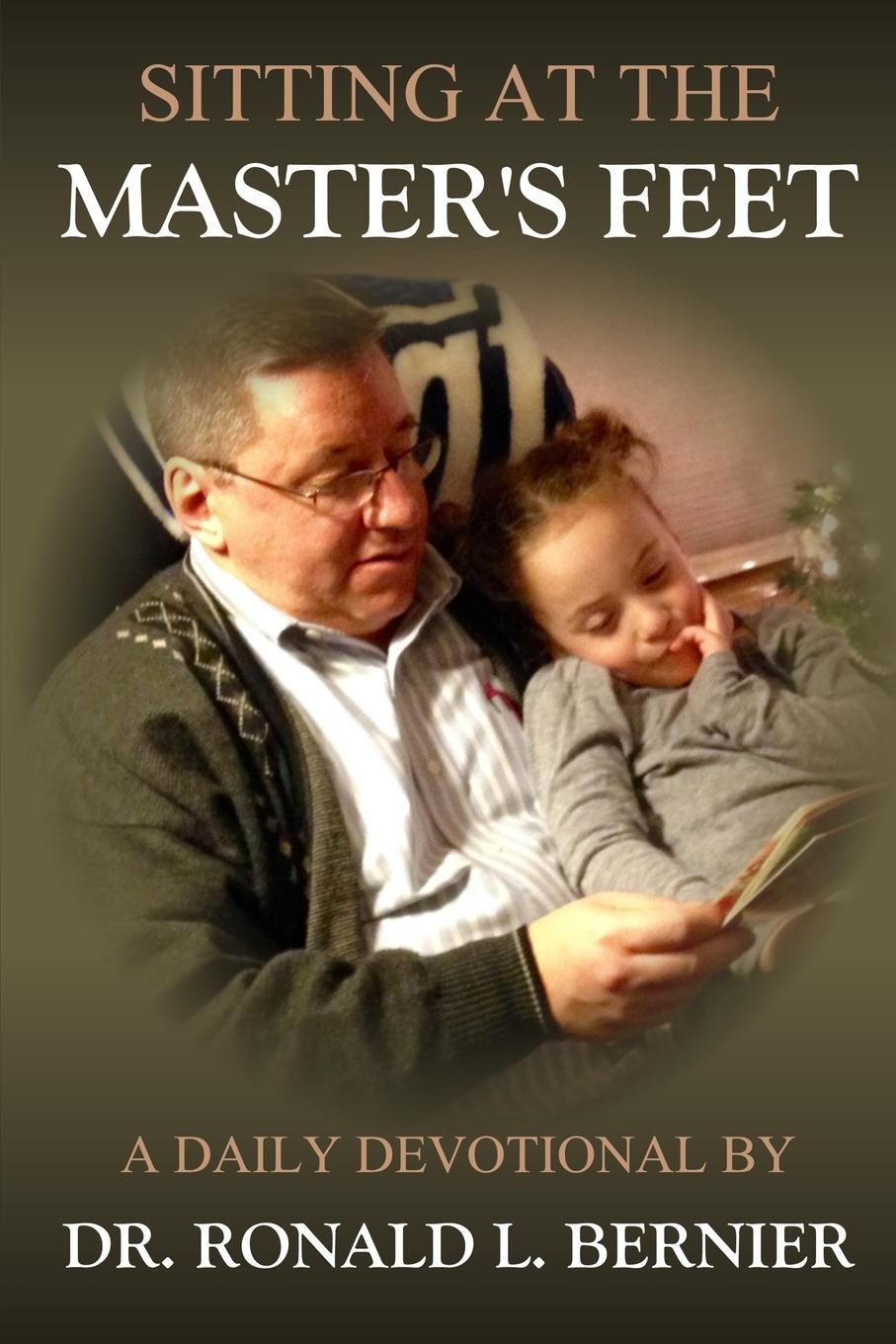 Vorderes Coverbild Sitting At The Master's Feet --- A Daily Devotional