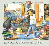 Vorderes Coverbild La nena que opdiava els llibres