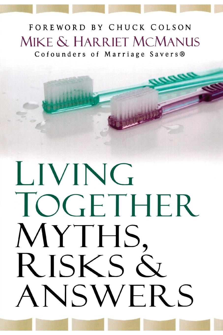 Vorderes Coverbild LIVING TOGETHER
