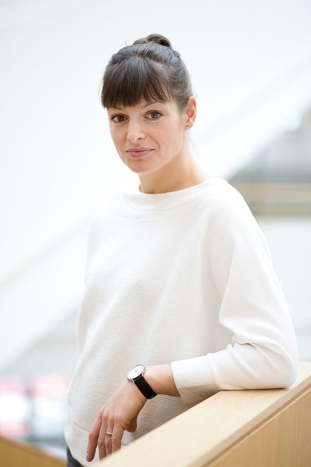 Autorenbild Nenne drei Hochkulturen: Römer, Ägypter, Imker