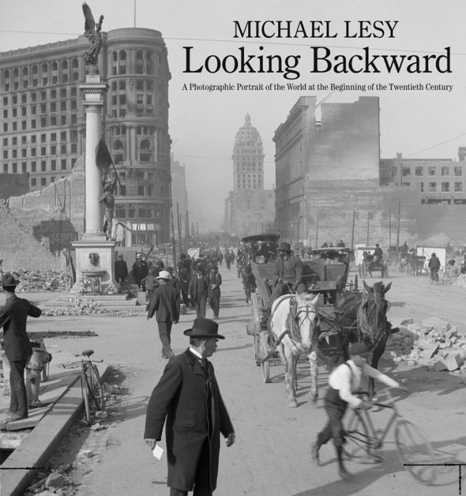Vorderes Coverbild Looking Backward: A Photographic Portrait of the World at the Beginning of the Twentieth Century