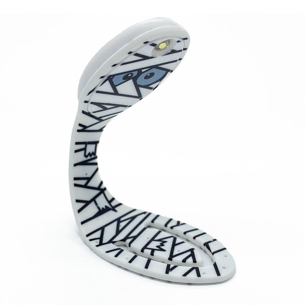 Beispielinhalt (Bild) Flexilight Leselicht (Mumie) | 2 in 1 Leselampe & Lesezeichen | Geschenk für Leser, Buchliebhaber | Deutsche Ausgabe