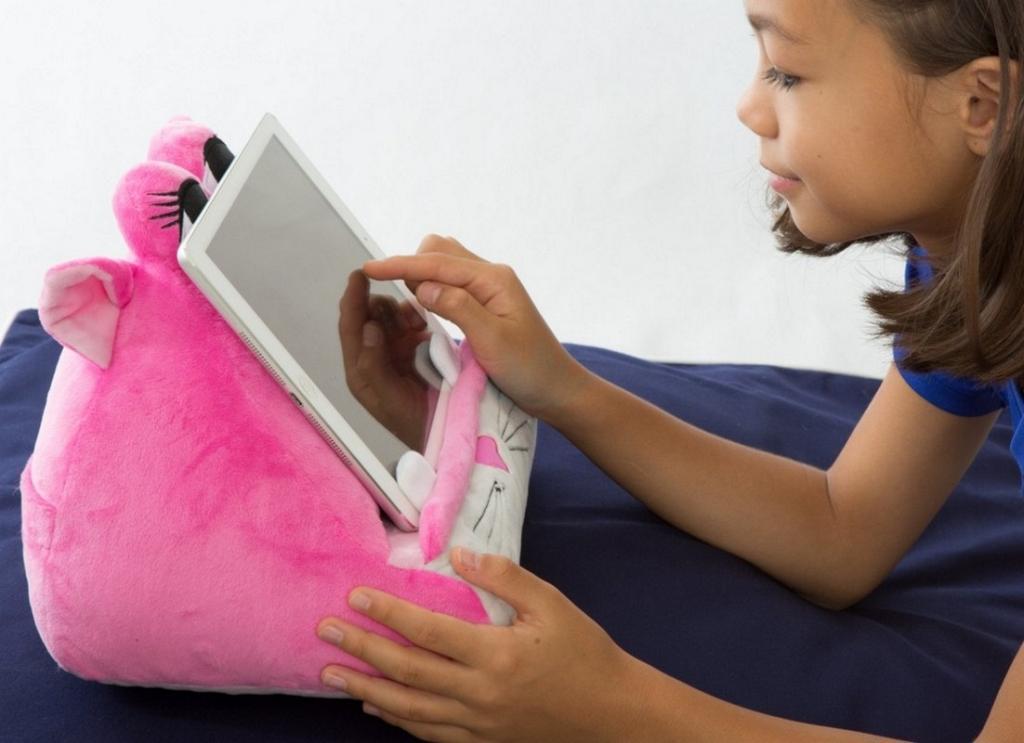 Beispielinhalt (Bild) Bookmonster Katze | Lesekissen für Bücher und Tablets | Buchständer | Tablethalter | Lesehillfe | Deutsche Ausgabe