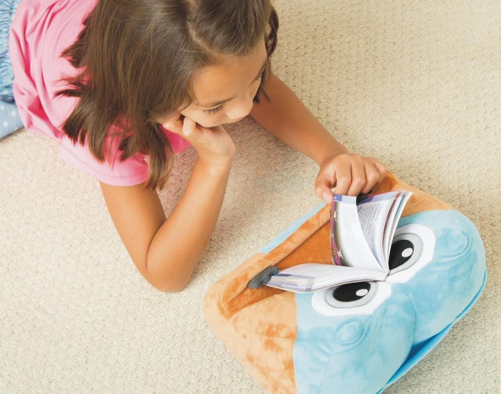 Beispielinhalt (Bild) Bookmonster Eule | Lesekissen für Bücher und Tablets | Buchständer | Tablethalter | Lesehillfe | Deutsche Ausgabe