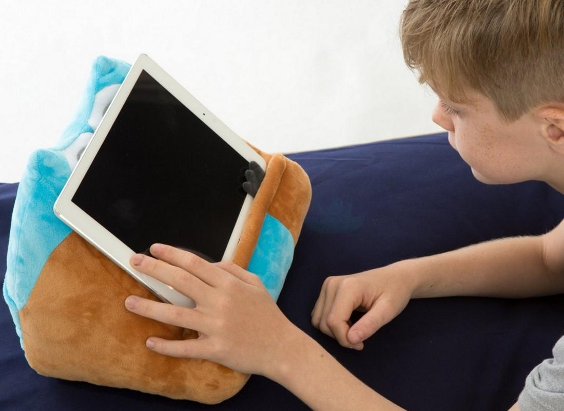 Beispielinhalt (Bild) Bookmonster Eule | Lesekissen für Bücher und Tablets | Buchständer | Tablethalter | Lesehillfe | Deutsche Ausgabe