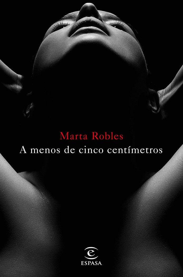 Vorderes Coverbild A menos de cinco centímetros