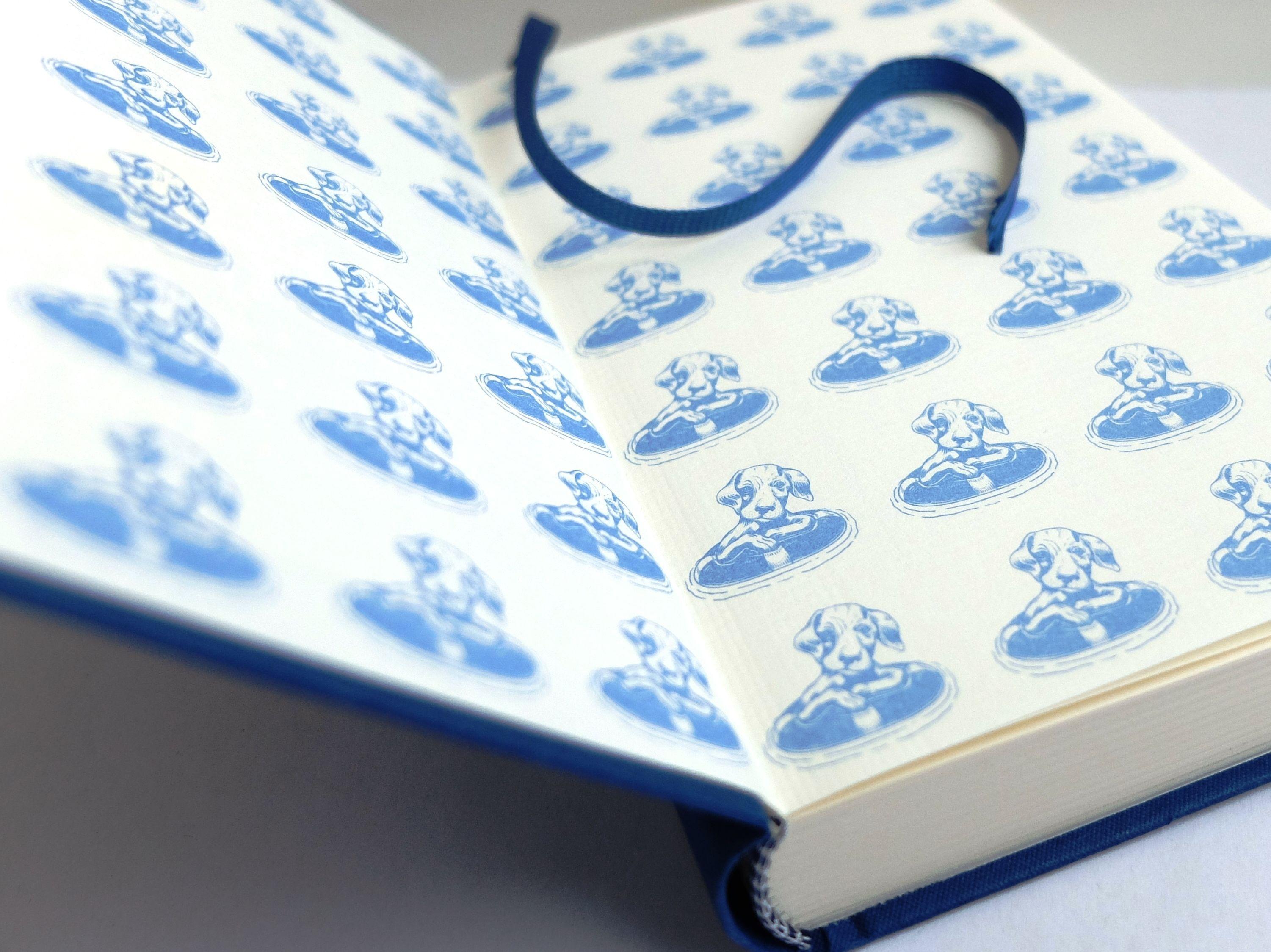 Beispielinhalt (Bild) Drei Mann in einem Boot. Ganz zu schweigen vom Hund!