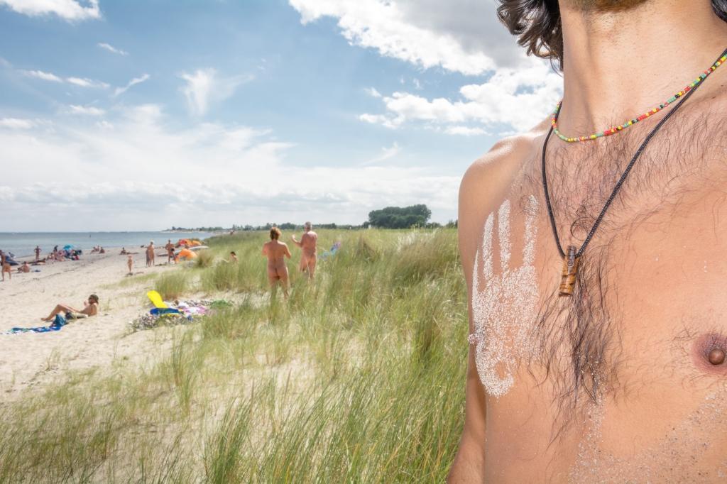 Beispielinhalt (Bild) Nackedei 2: Aktiv, Stark, Frech und Frei - Freikörperkultur heute