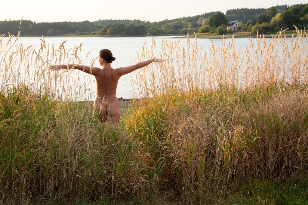 Beispielinhalt (Bild) Nackedei 2: Aktiv, Stark, Frech und Frei - Freikörperkultur heute