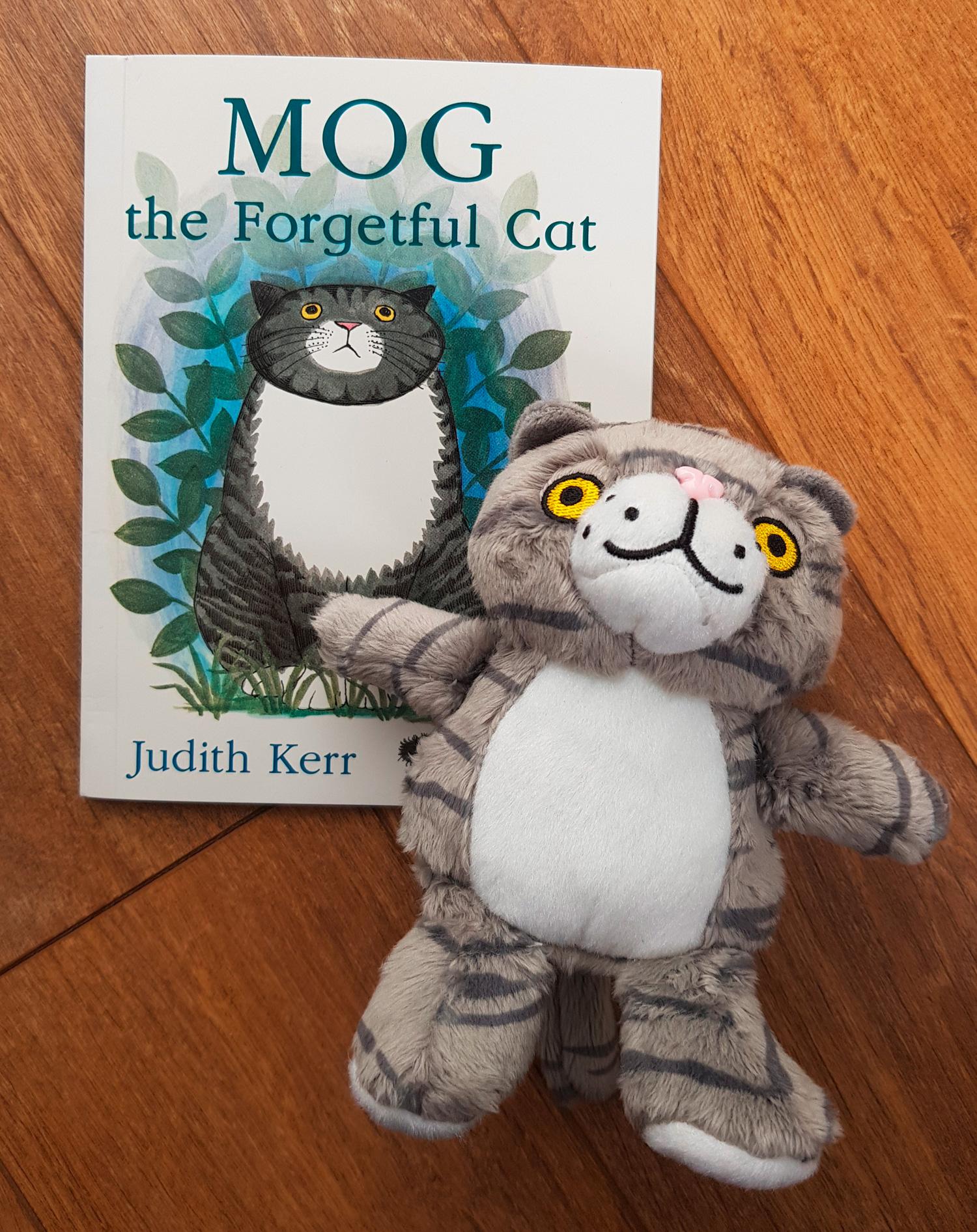 Beispielinhalt (Bild) Mog the Forgetful Cat Book and Toy Gift Set
