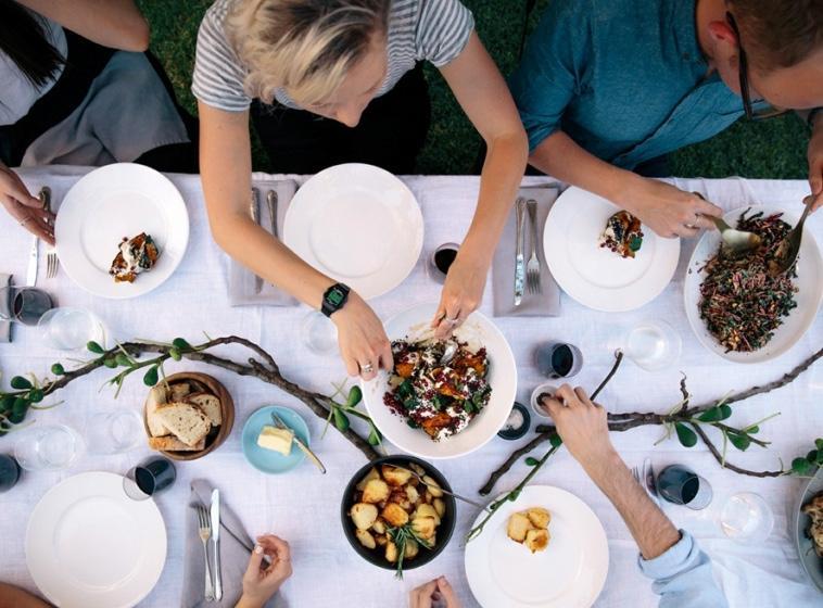 Beispielinhalt (Bild) The Curated Table: Recipes and Styling for the Perfect Meal