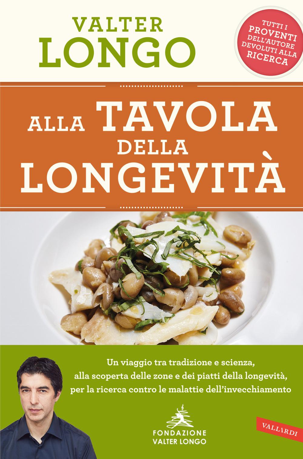 Vorderes Coverbild Alla tavola della longevità. Un viaggio tra tradizione e scienza alla scoperta delle zone e dei piatti della longevità, per la ricerca contro le malattie dell'invecchiamento