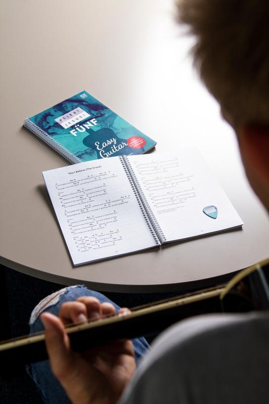 Beispielinhalt (Bild) Feiert Jesus! 5 - Easy Guitar