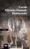 Vorderes Coverbild Cocuk Vitrinin Önünde Duruyordu