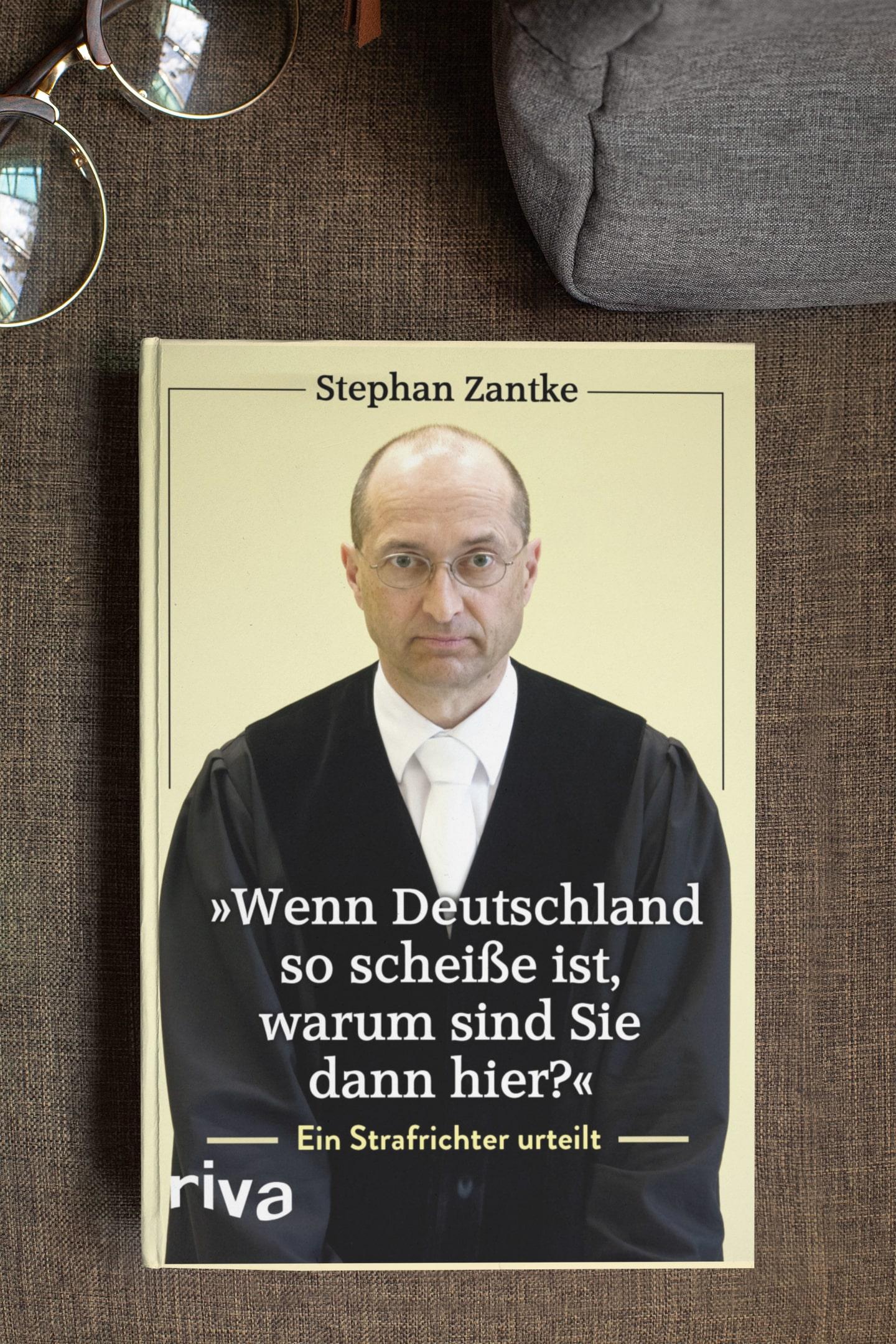 Beispielinhalt (Bild) "Wenn Deutschland so scheiße ist, warum sind Sie dann hier?"