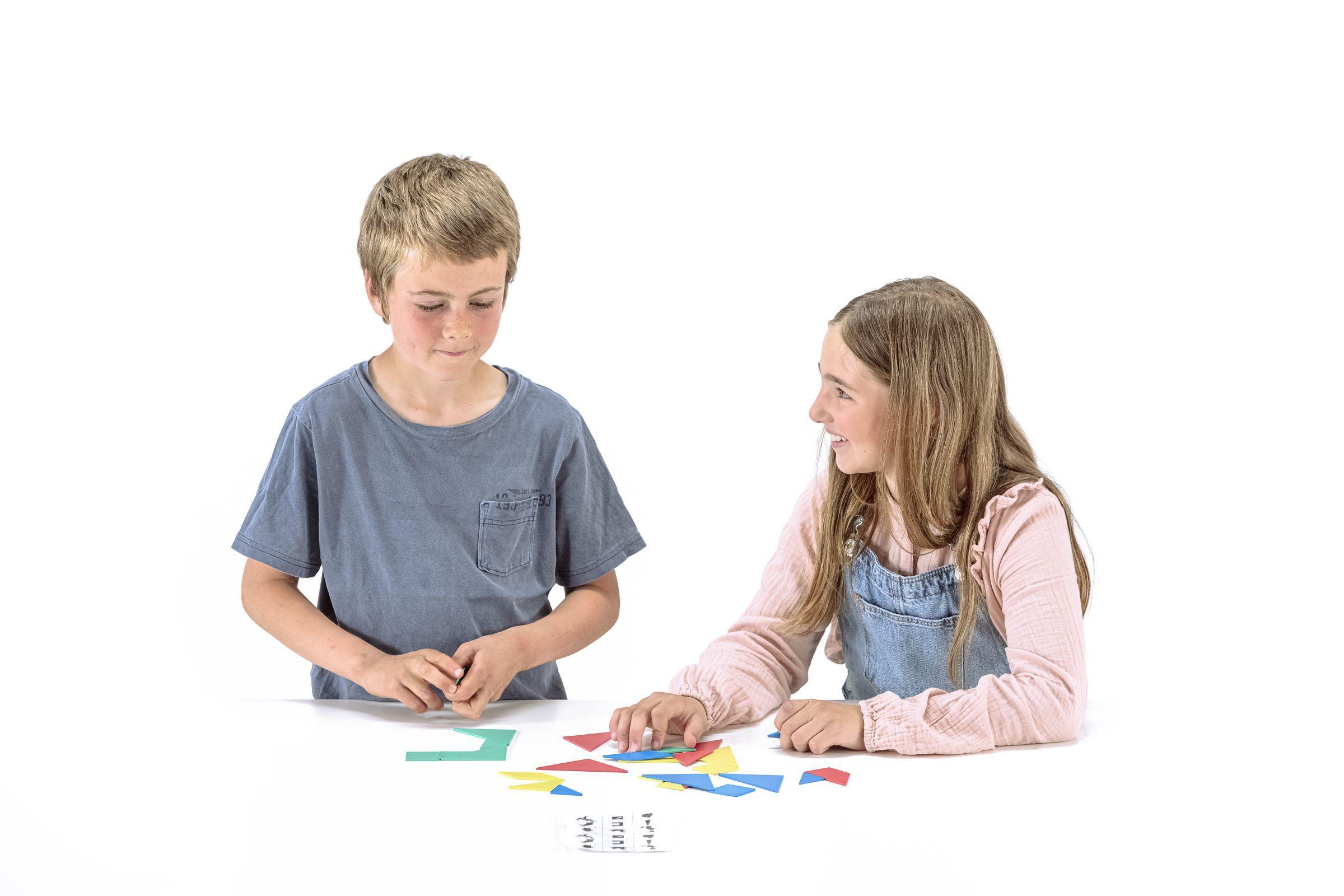 Beispielinhalt (Bild) farbiger Tangramsatz, 28 Teile