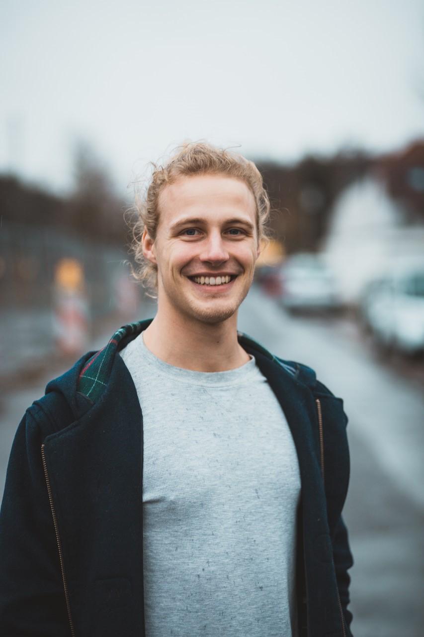 Autorenbild Mit 50 Euro um die Welt - Wie ich mit wenig in der Tasche loszog und als reicher Mensch zurückkam