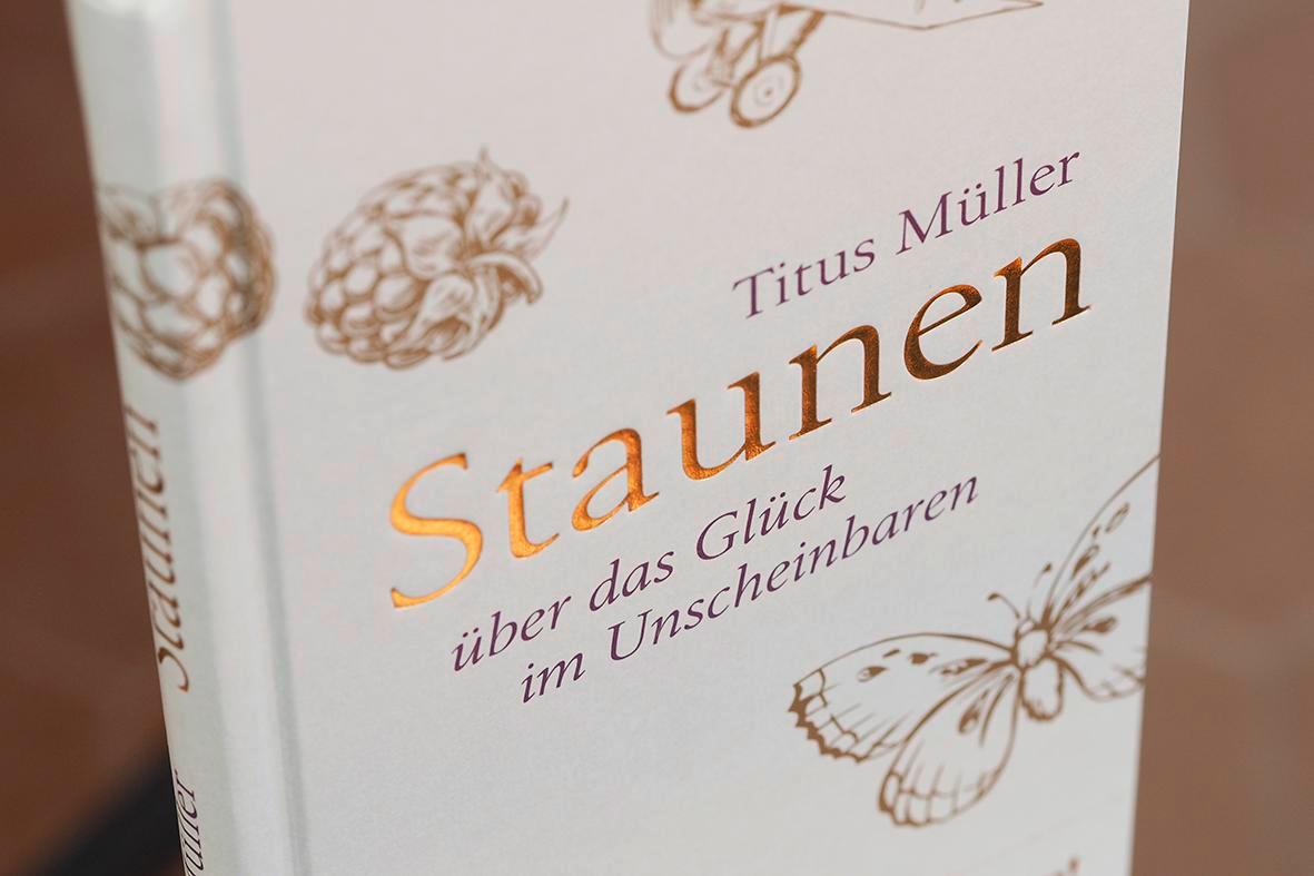 Beispielinhalt (Bild) Staunen über das Glück im Unscheinbaren