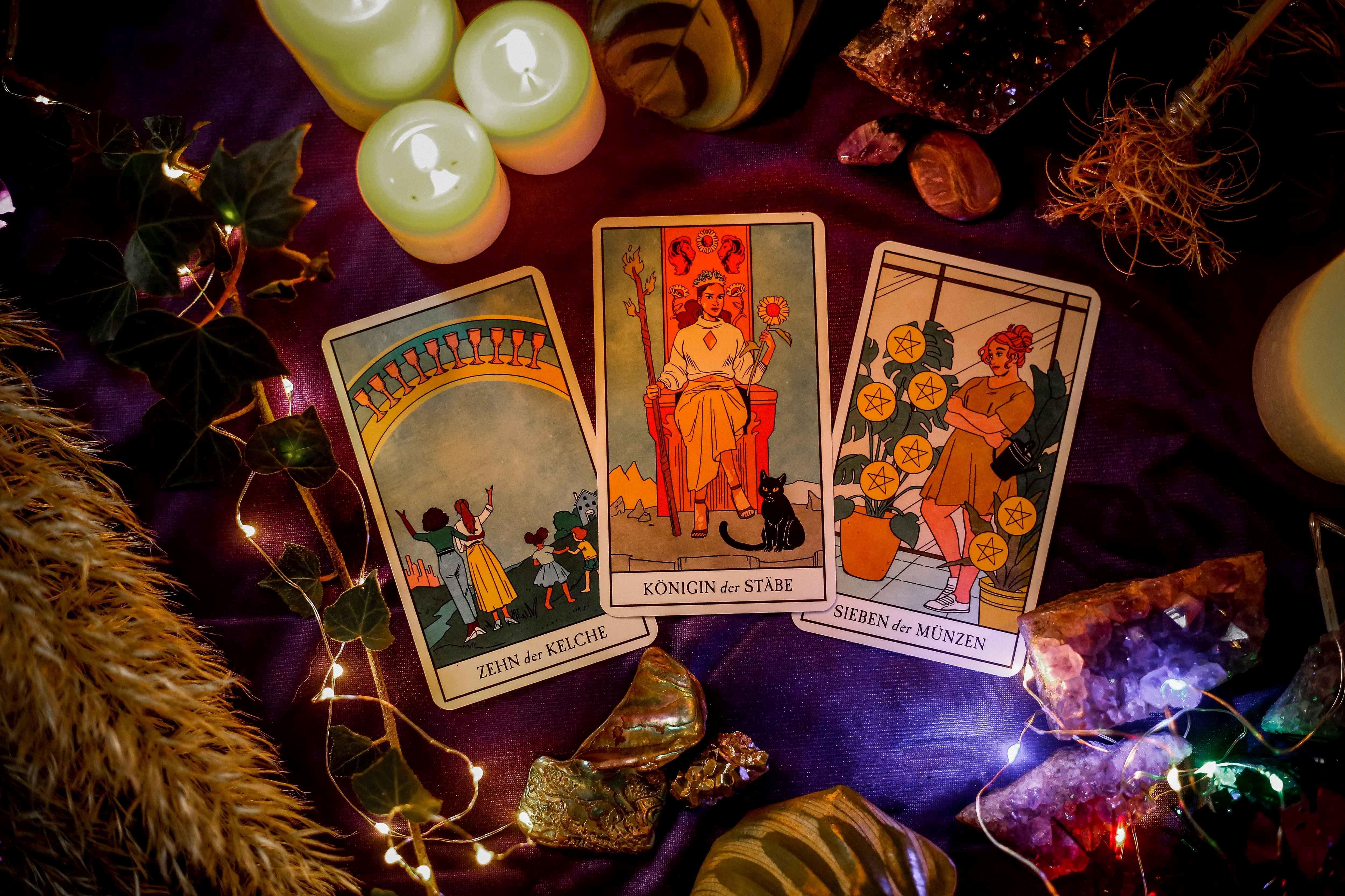 Beispielinhalt (Bild) Modern Witch Tarot (Deutsch)