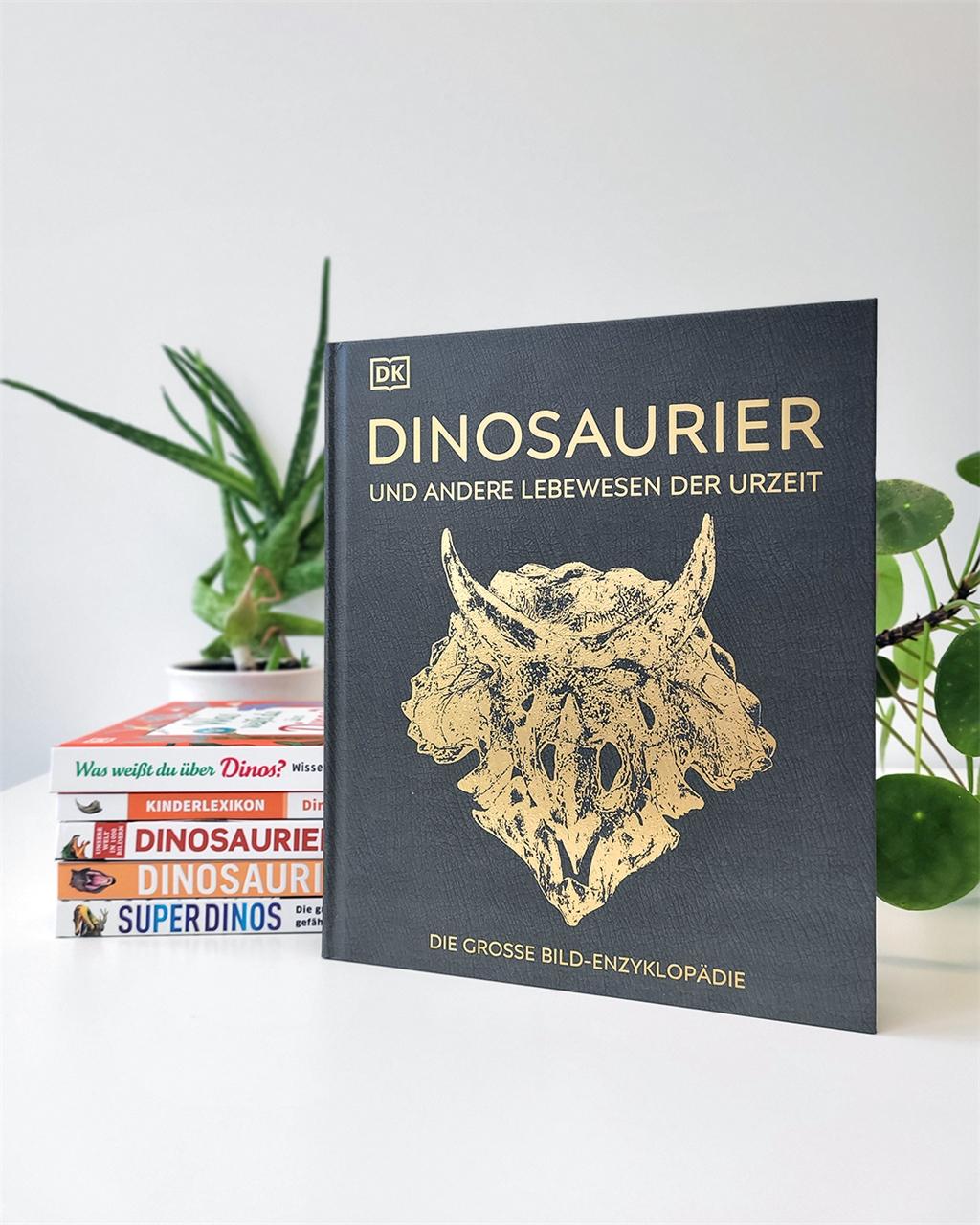 Beispielinhalt (Bild) Dinosaurier und andere Lebewesen der Urzeit