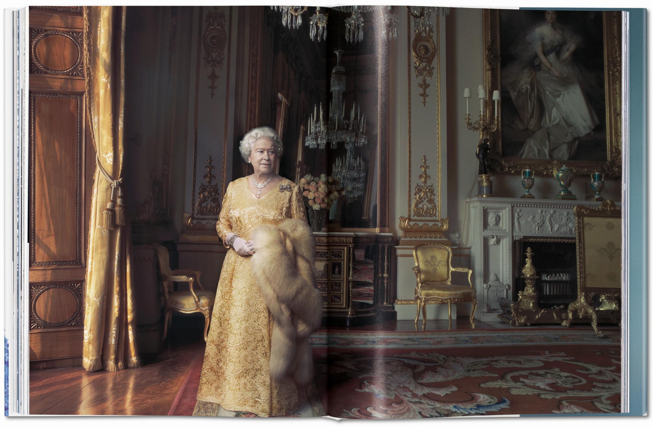 Beispielinhalt (Bild) Her Majesty. A Photographic History 1926-2022