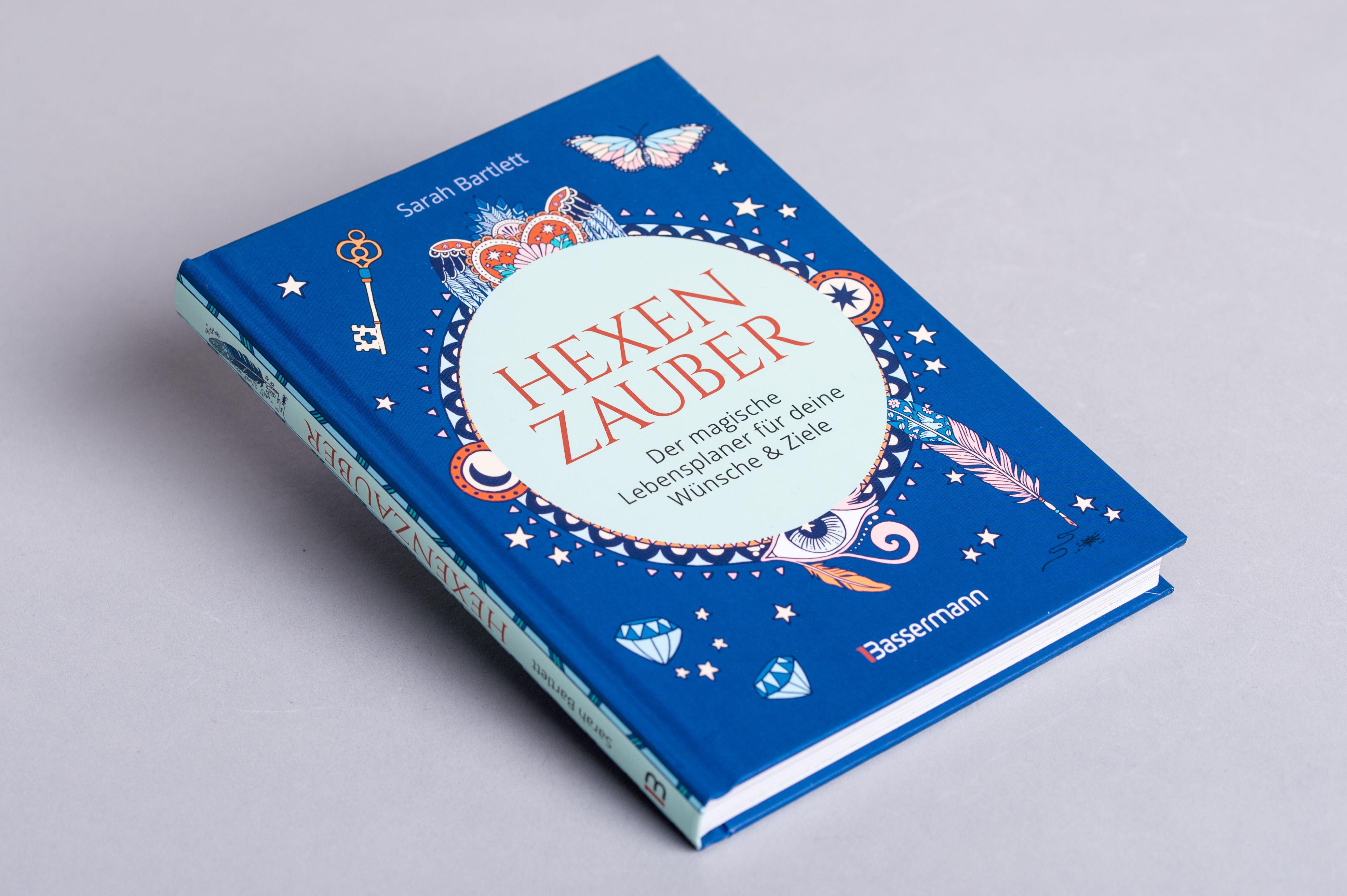 Beispielinhalt (Bild) Hexenzauber - Der magische Lebensplaner für deine Wünsche und Ziele. Das Eintragbuch. Zauberrituale, Zaubersprüche und zahlreiche Affirmationen zur Selbstreflexion und Selbsterkenntnis