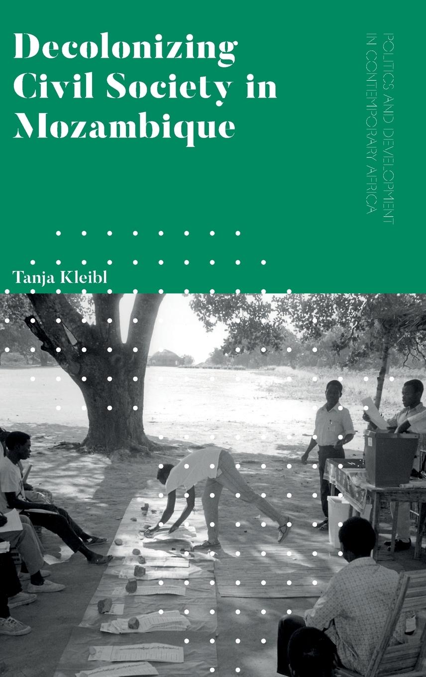 Vorderes Coverbild Decolonizing Civil Society in Mozambique