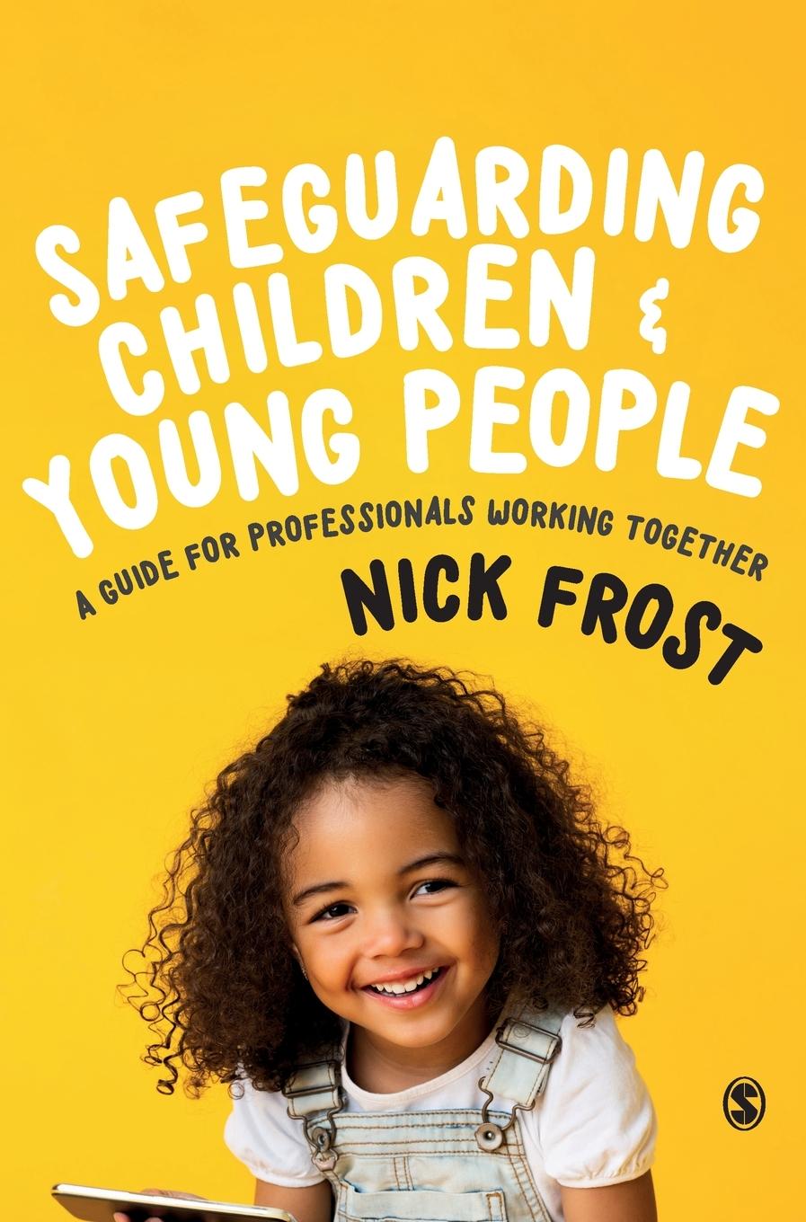 Vorderes Coverbild Safeguarding Children and Young People