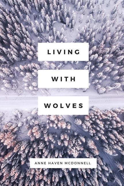Vorderes Coverbild Living with Wolves