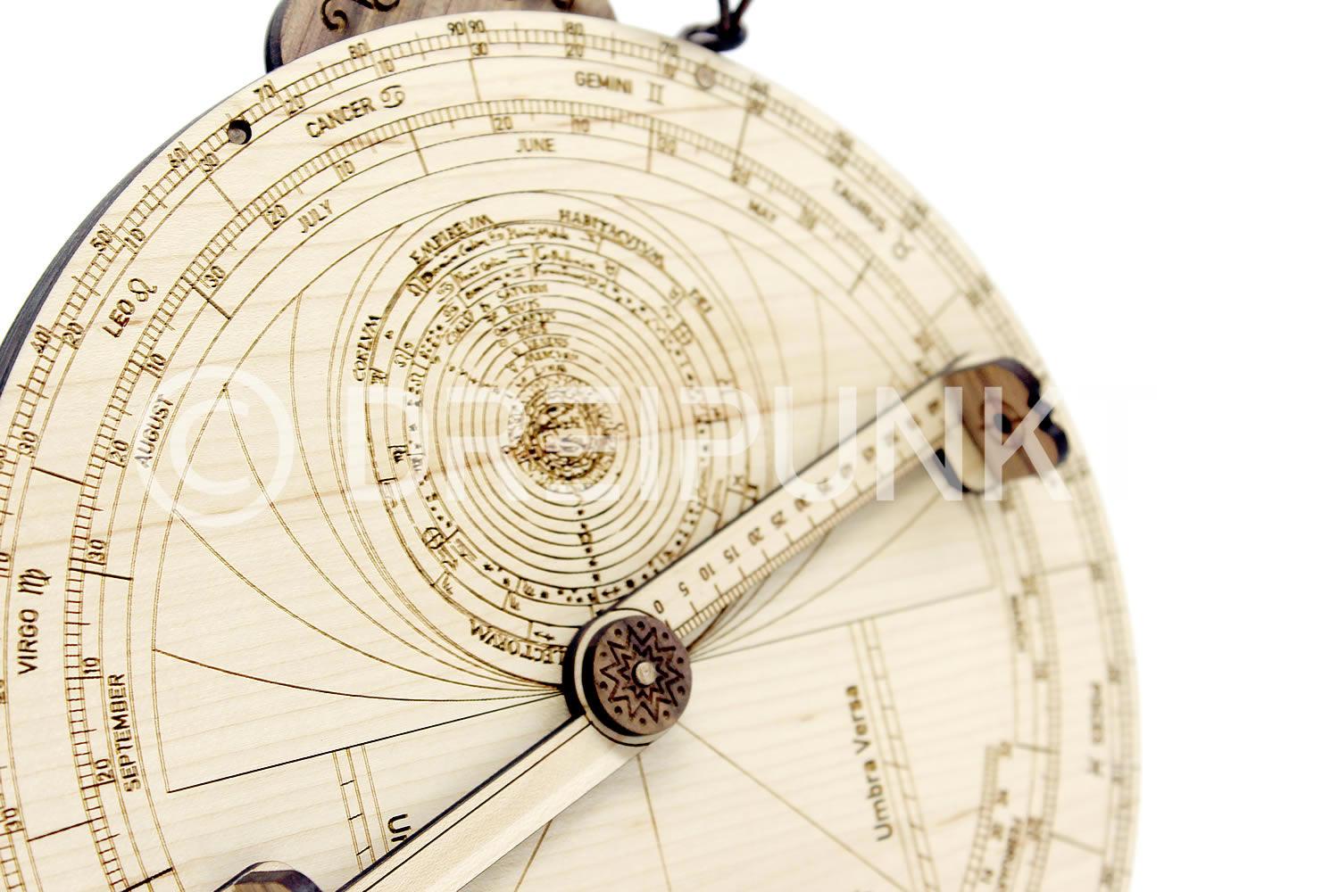 Beispielinhalt (Bild) Bausatz Astrolabium Deluxe Edition