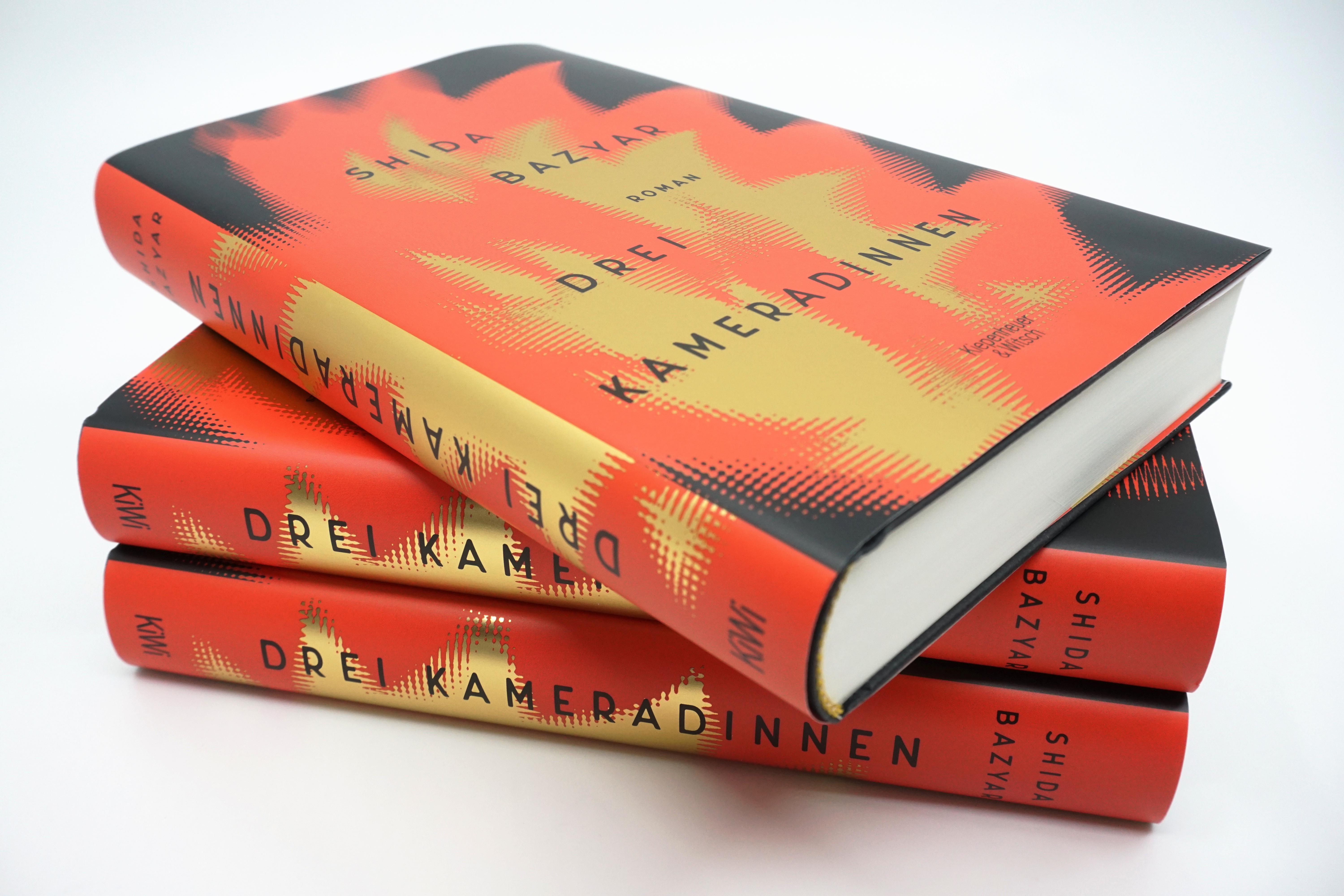 Beispielinhalt (Bild) Drei Kameradinnen
