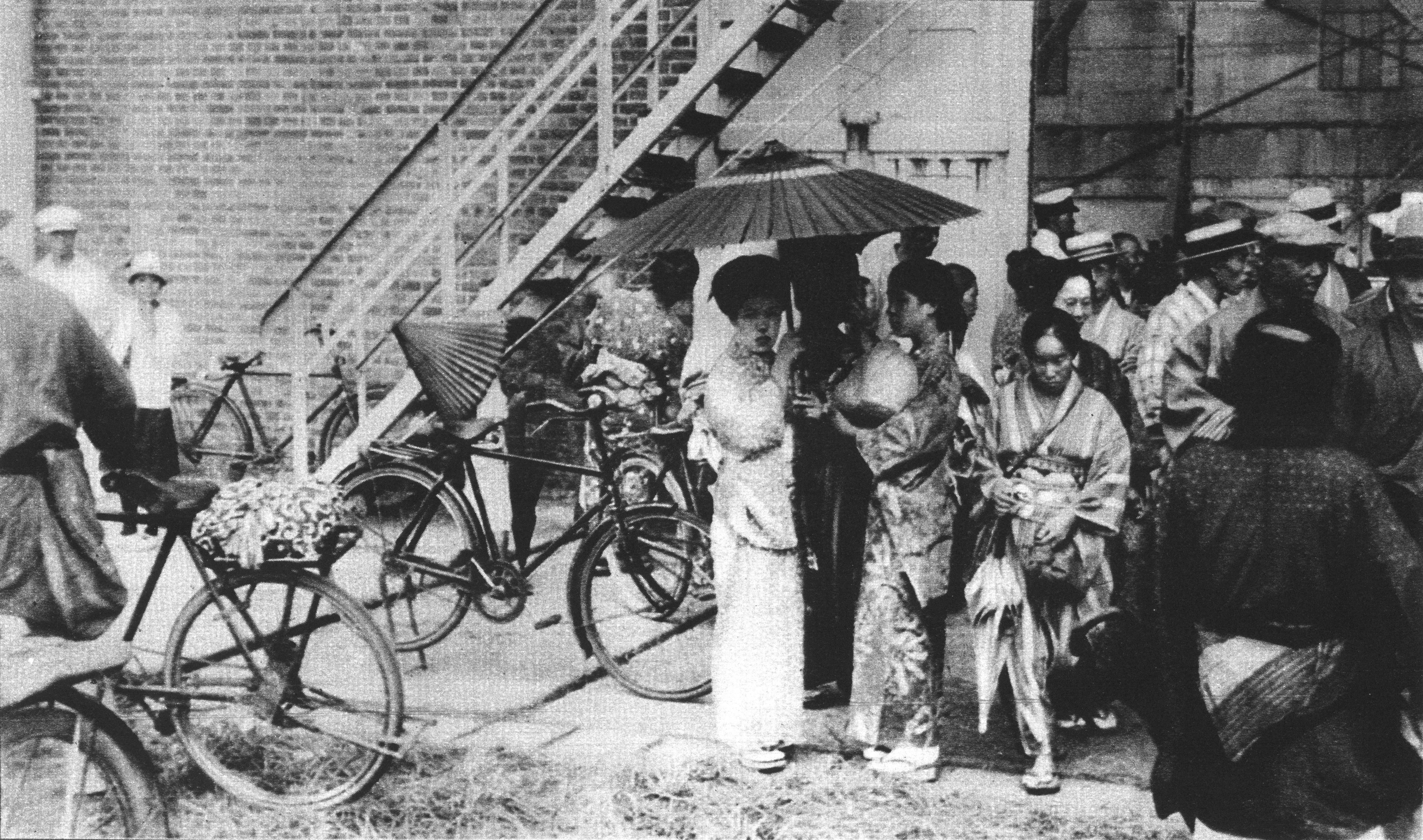 Beispielinhalt (Bild) "Graf Zeppelin" - Eine Reise um die Welt im Luftschiff