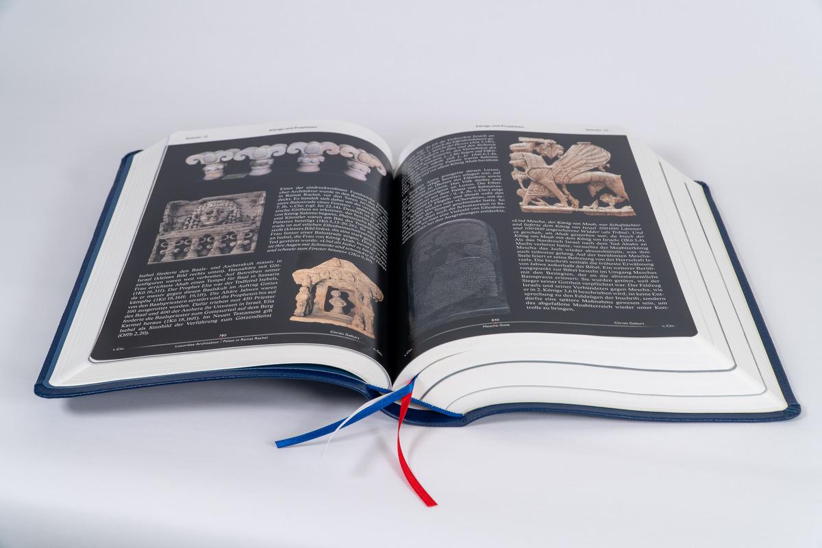 Beispielinhalt (Bild) Elberfelder Bibel mit Erklärungen - Leder